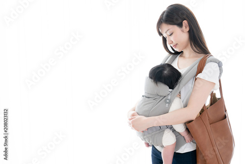 赤ちゃんとお母さん、抱っこ紐、おんぶ紐、ベビーキャリア、通勤、保育園、待機児童