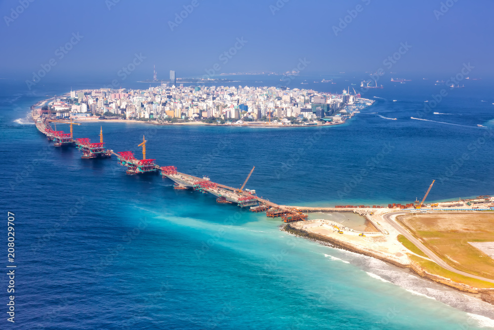 Malediven Male Insel Hauptstadt Flughafen Brücke Luftbild