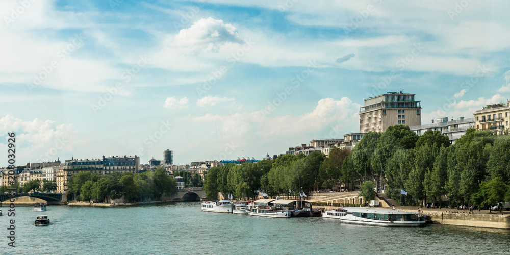 Obraz premium Schiffe am Seine Ufer Paris