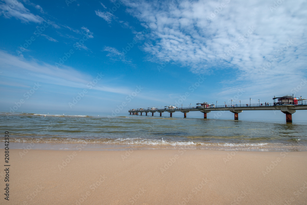 Obraz premium ogromne molo w Międzyzdrojach w Polsce