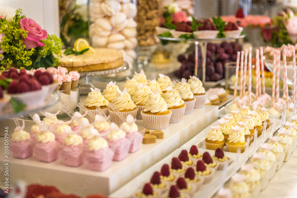 Catering, bufet, ciastka i słodycze Catering, bufet, ciastka i słodycze
