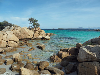 Papier peint photo  Spiagge di Capriccioli �?? Bucht und Strand an der auf der Insel Sardinien in Italien  © hajo100