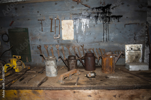 Alte Geräte im ehemaligen Bergwerk 