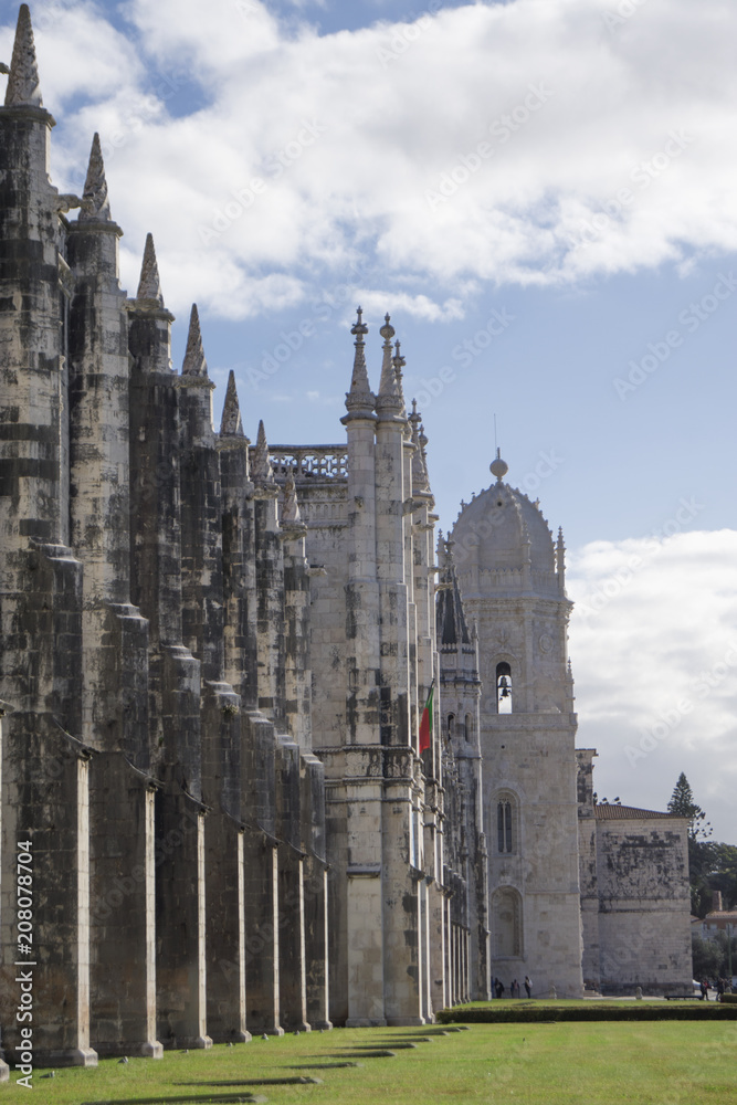 Fototapeta premium Monasterio de los Jeronimos en Lisboa - Mosteiro dos Jeronimos Lisbon