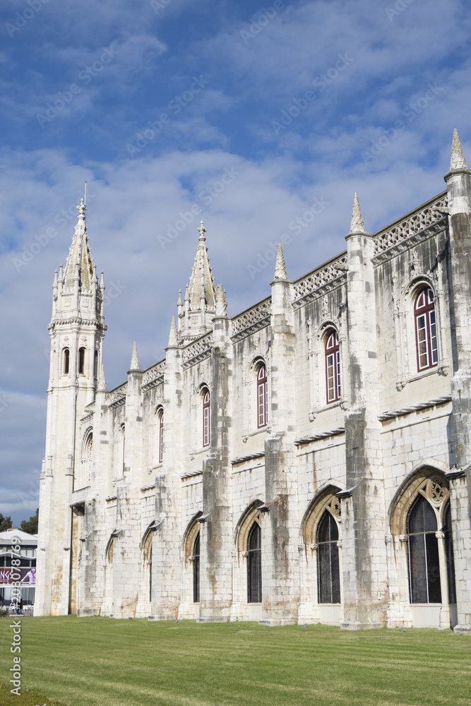 Fototapeta premium Monasterio de los Jeronimos en Lisboa - Mosteiro dos Jeronimos Lisbon