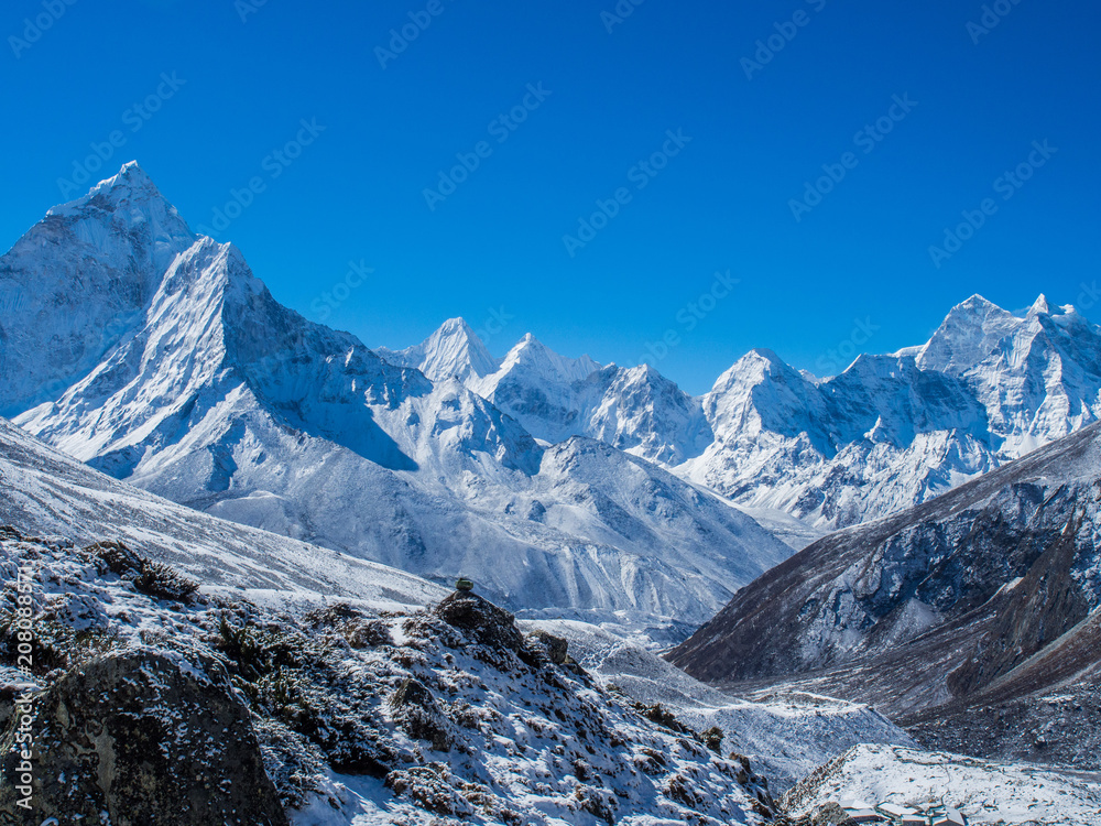 Fototapeta premium Himalaya mountain views on route to Everest Base Camp