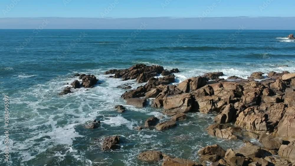 Revealing the Atlantic Ocean over the rocks Revealing the Atlantic Ocean over the rocks