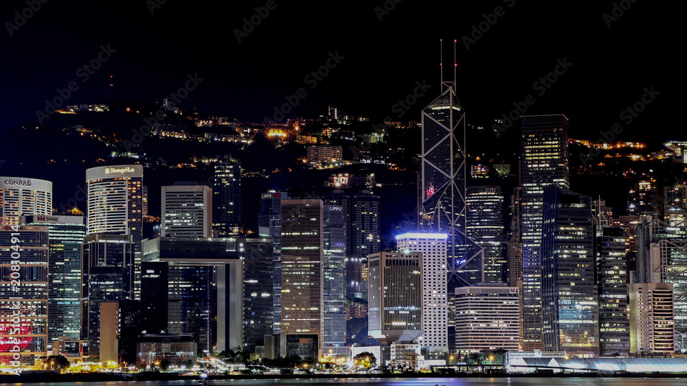Panorama HongKongu nocą