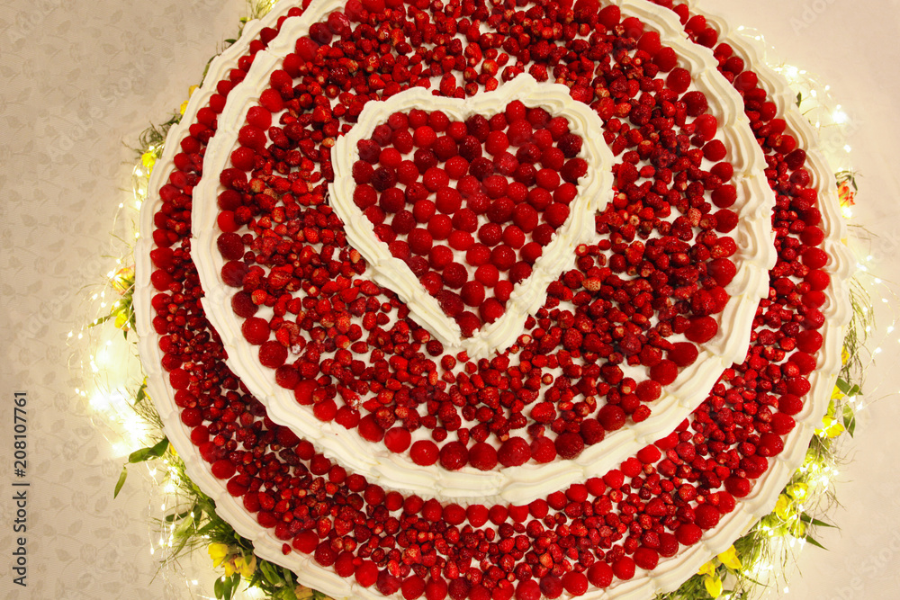 Torta a forma di cuore immagini e fotografie stock ad alta risoluzione -  Alamy