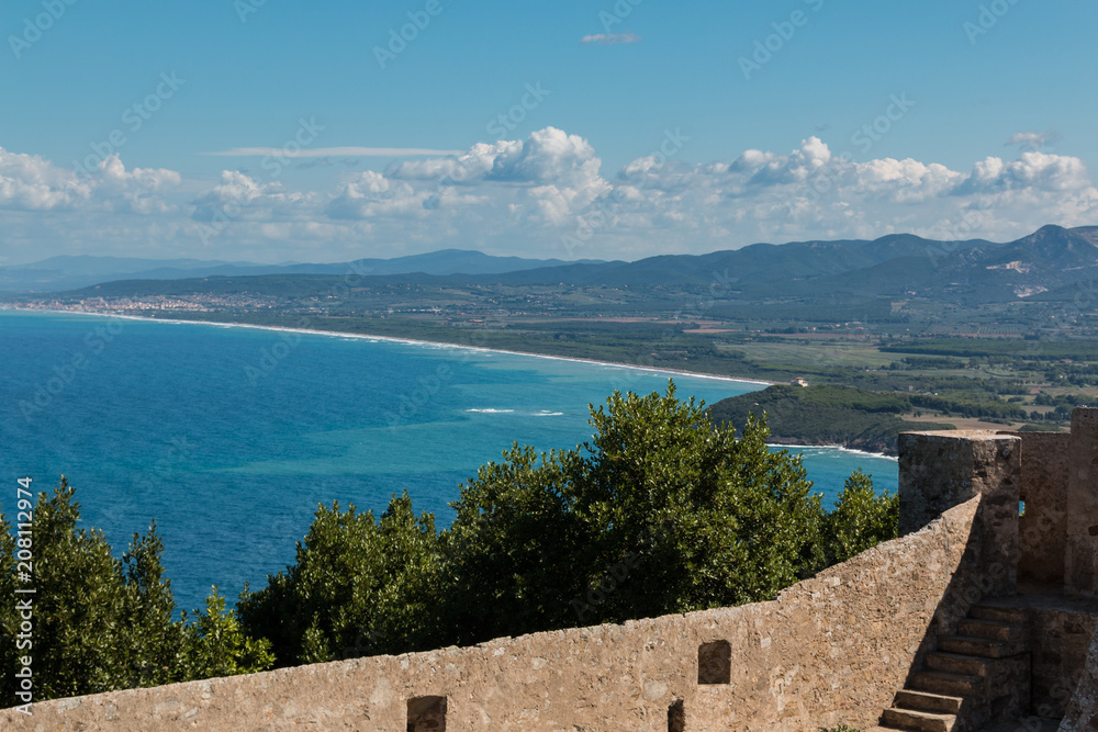 Ausblick von der Festung in Populonia, Toskana, Italien
