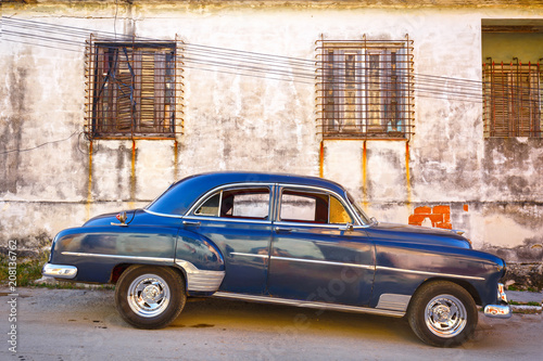 Vintage Car in Cuba © lindahughes