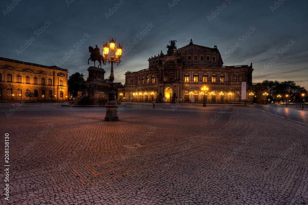 City view of Dresden, Semperoper.