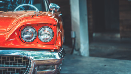 Leinwandbilder Oldtimer Vintage Autoscheinwerfer im Chromdetail  © Aris Suwanmalee
