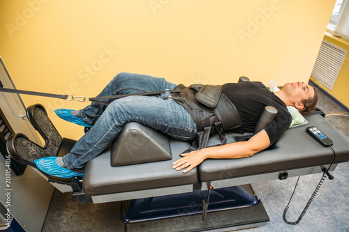 Slika na platnu Male patient at non-surgical treatment physiotherapy of lumbar spine and spinal