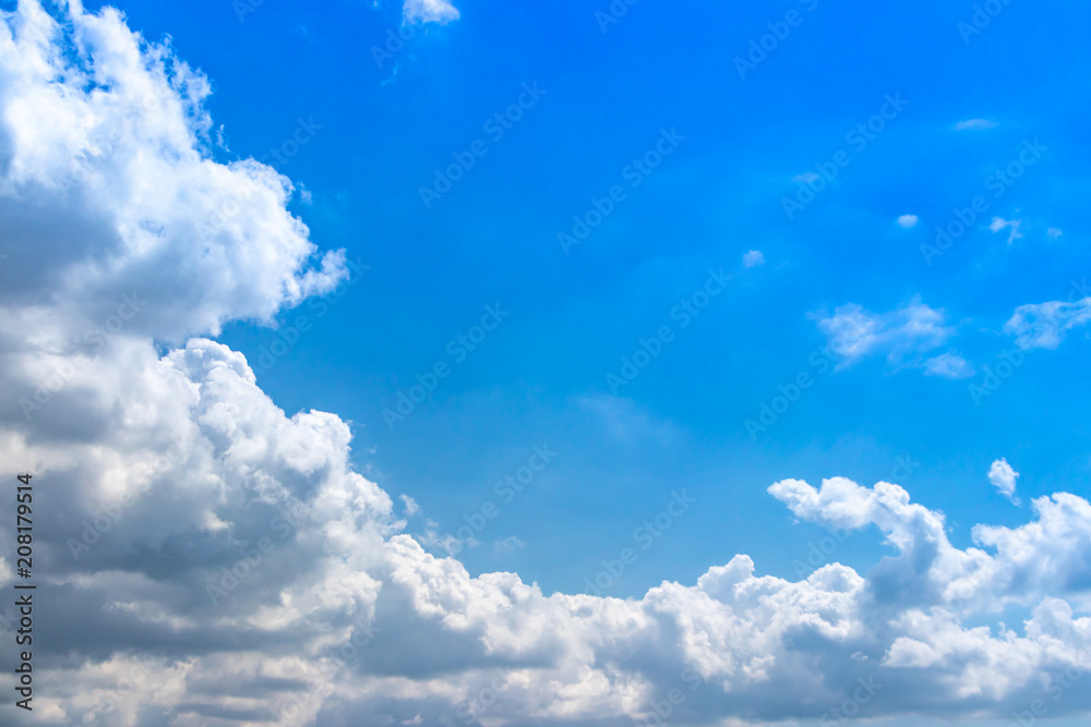 Fototapeta premium 初夏の青空