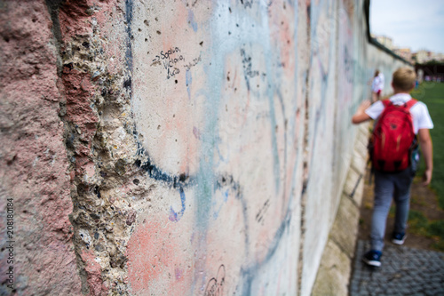 Photography berlin wall kid