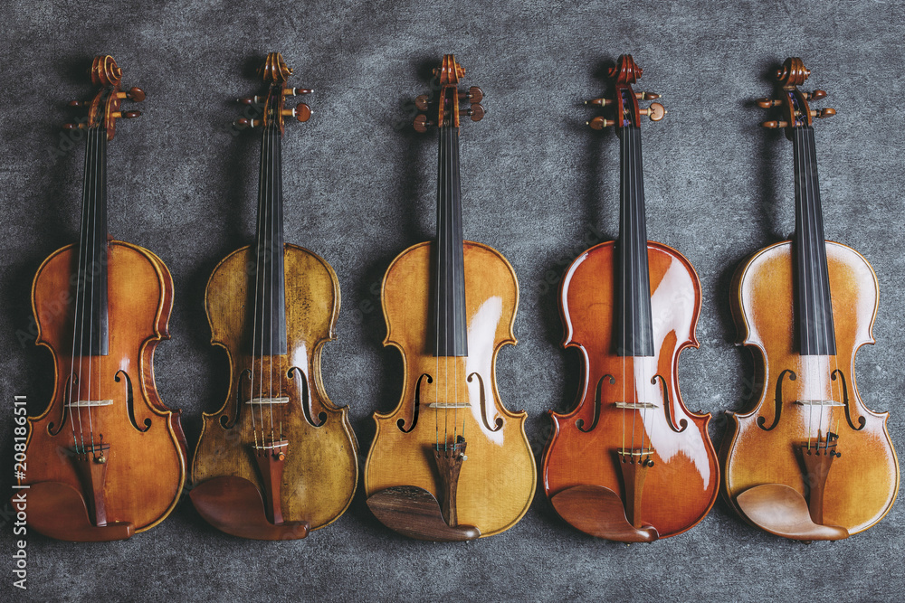 Fototapeta premium 複数のバイオリン