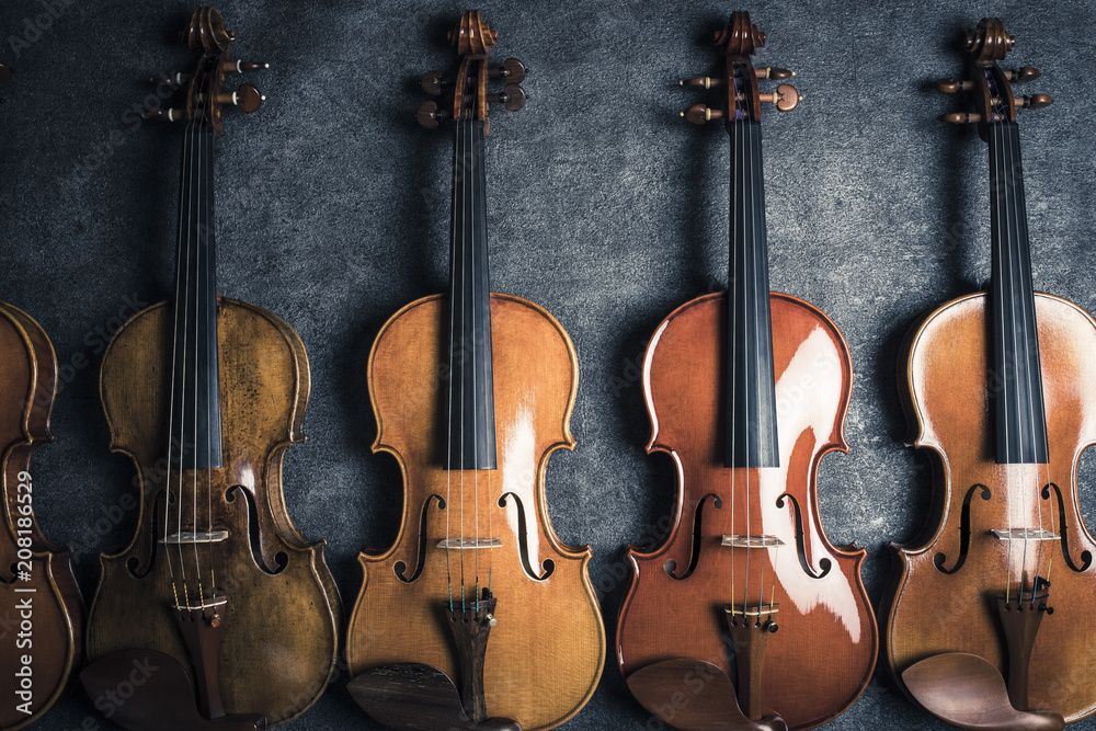 Fototapeta premium 複数のバイオリン