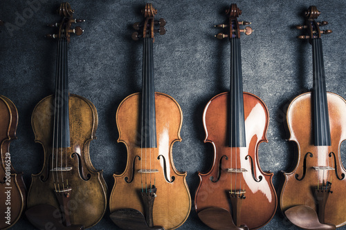 複数のバイオリン