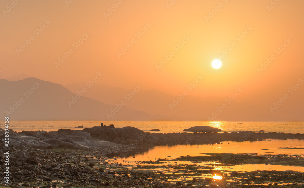 Fototapeta premium Sunrise near the sea