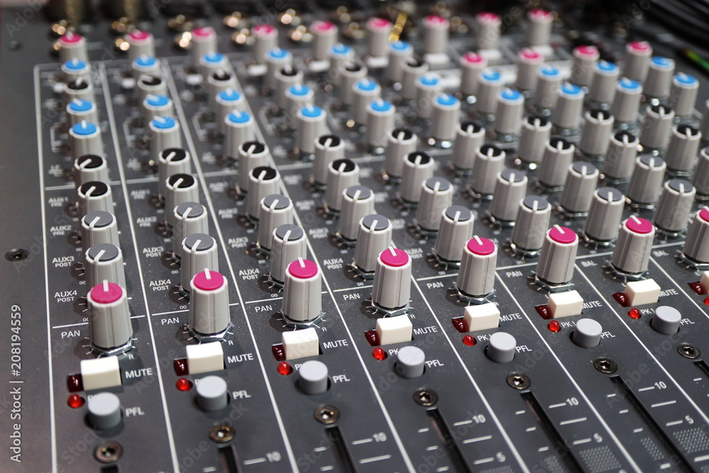 Picture of the sound box. Picture of the sound box.