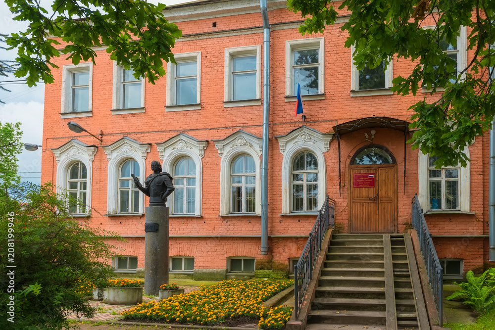 UST-IZHORA, SAINT PETERSBURG, RUSSIA - AUGUST 21, 2017: the Administrative building of the municipal formation of the settlement of Ust '-Izhora of St. Petersburg and the bust of Peter I UST-IZHORA, SAINT PETERSBURG, RUSSIA - AUGUST 21, 2017: the Administrative building of the municipal formation of the settlement of Ust '-Izhora of St. Petersburg and the bust of Peter I