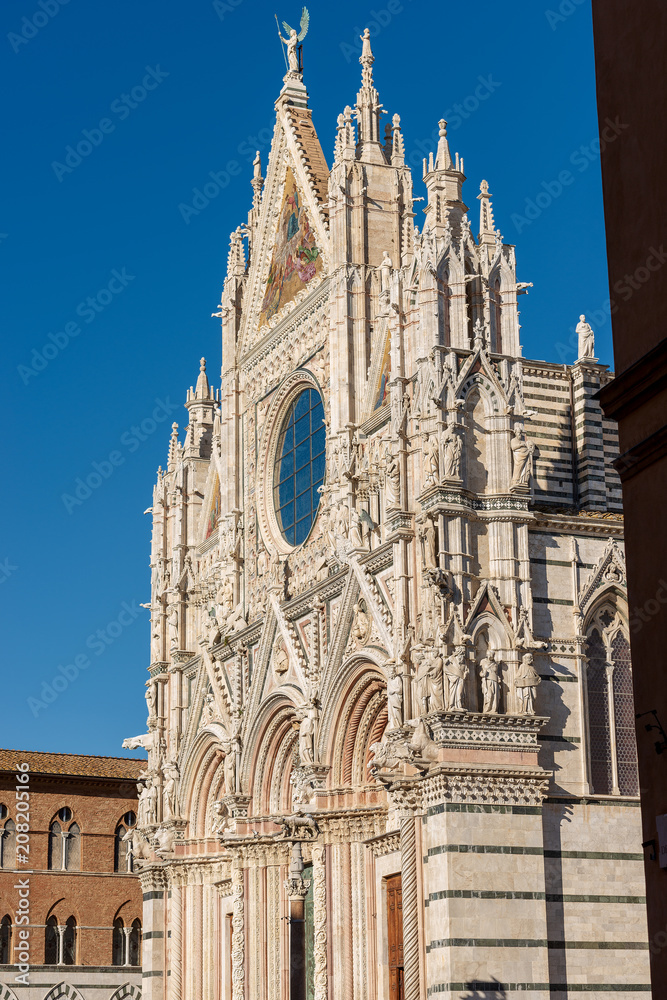 Fototapeta premium Facade of the Siena Cathedral - Tuscany Italy
