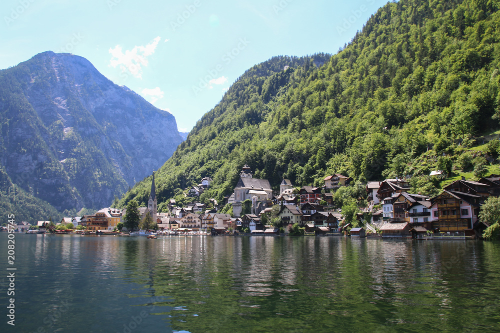 Fototapeta premium Hallstatt village by the lake in Austria