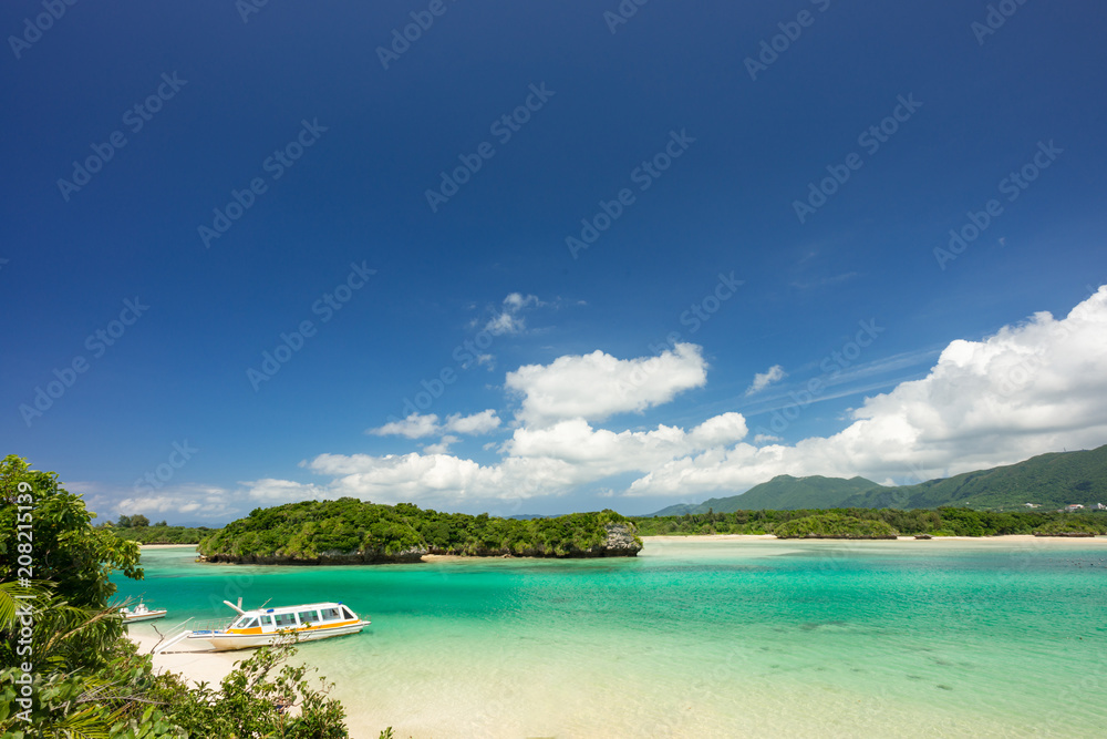 川平湾の風景