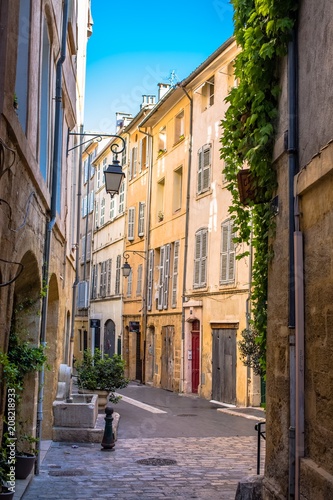 Fototapeta Naklejka Na Ścianę i Meble -  Aix-en-Provence - ruelle typique