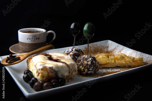 Schilderij op canvas Patisserie Dessert with coffee