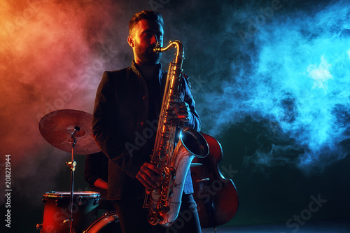 Canvas Print Jazz band performs at the club