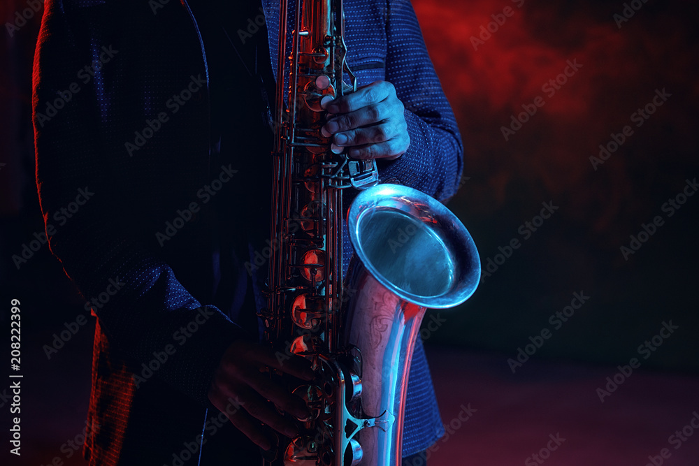 Obraz premium Jazz band performs at the club
