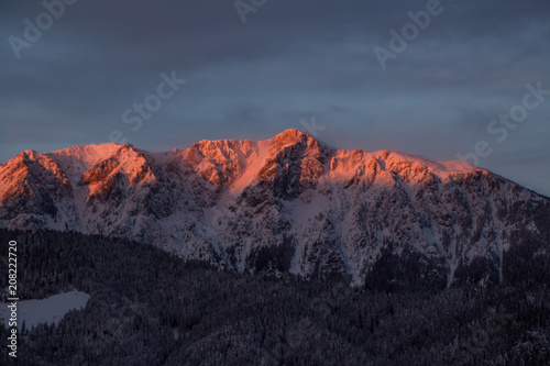 Fototapeta Naklejka Na Ścianę i Meble -  Beautifull cloudy sunrise in the mountains with snow ridge