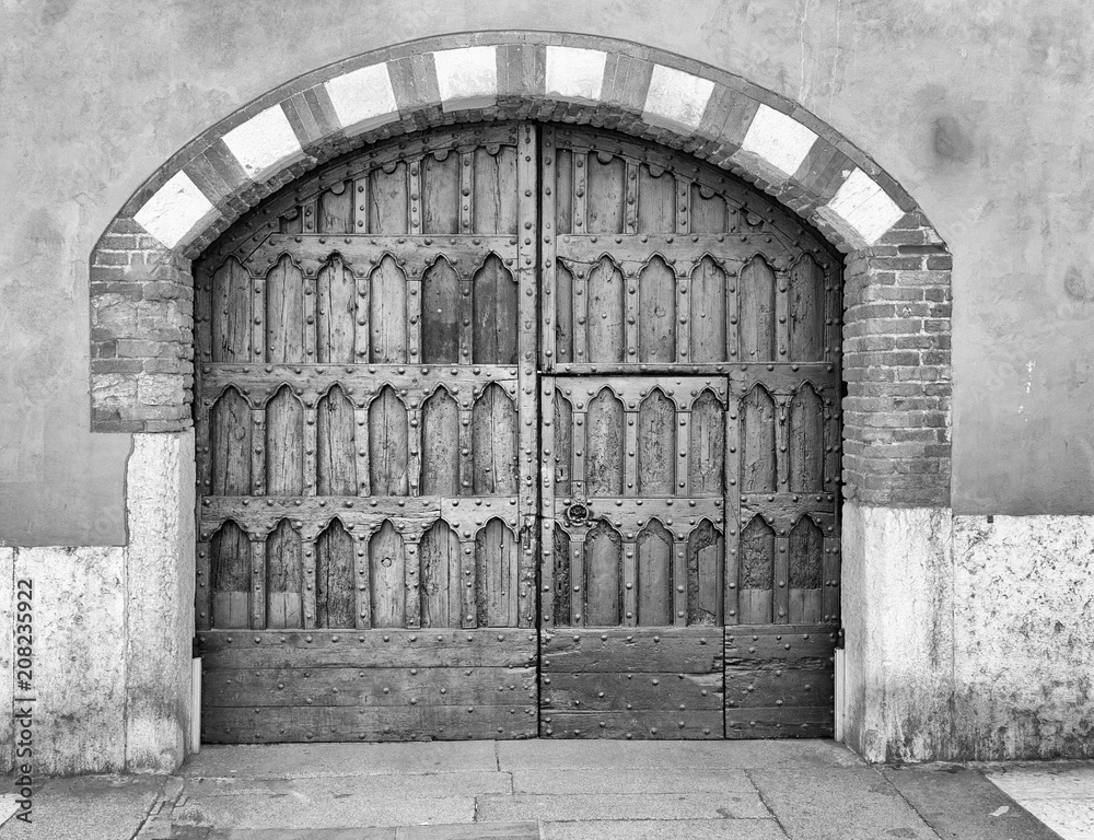 historische türen, verona, italien, schwarz weiß historische türen, verona, italien, schwarz weiß