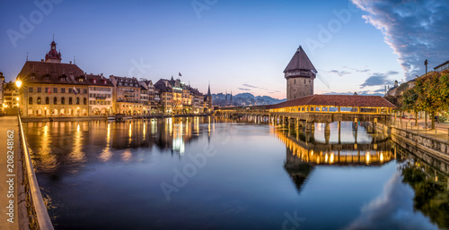 Luzern Stadtansicht Panorama mit Kappelbr  cke  Schweiz