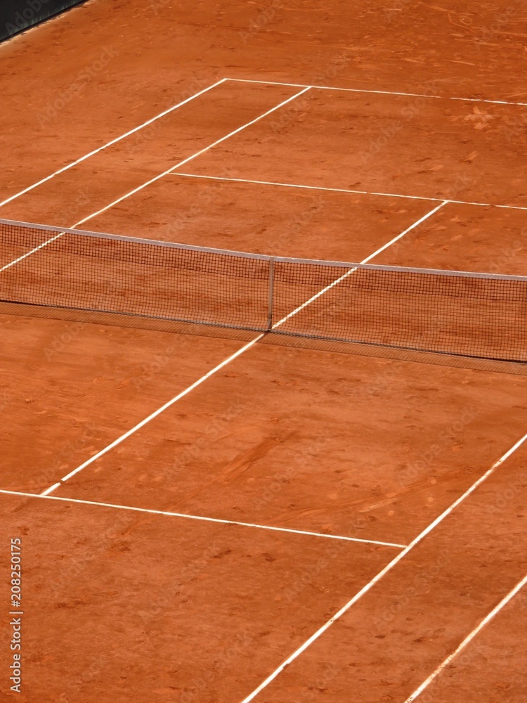 Terrain de tennis en terre battue, à Roland Garros, Paris (France)