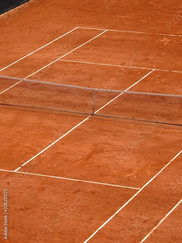 Terrain de tennis en terre battue, à Roland Garros, Paris (France) © Florence Piot