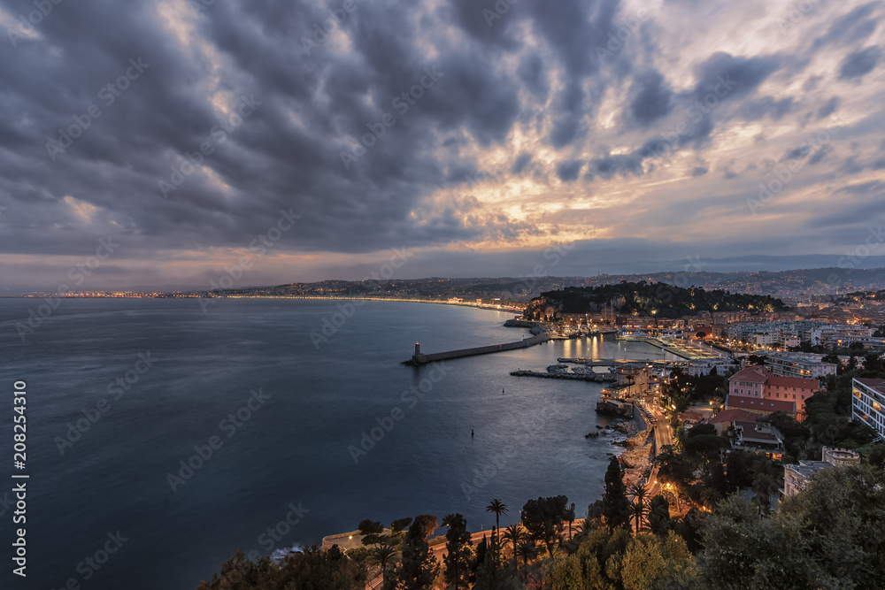 Fototapeta premium City of Nice on the French Riviera in summer