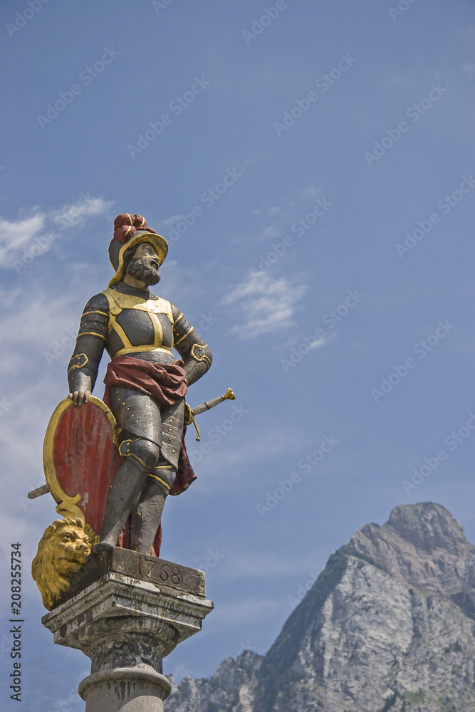 Fototapeta premium Brunnen-Mändl am Hauptplatz