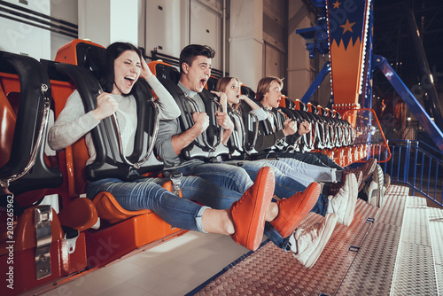 Obraz na plátně Young people are shocked by the speed of the carousel.