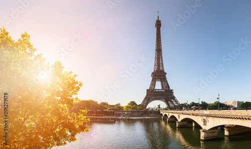 Paris street with view on the famous paris eiffel tower on a sunny day with some sunshine © AA+W