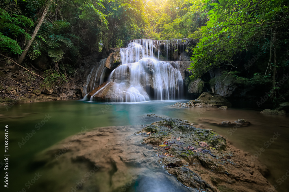 Obraz premium The most beautiful waterfall is called Huai Mae Khamin Waterfall in Kanchanaburi, Thailand and tourists prefer this waterfall because the water is clean and clear.