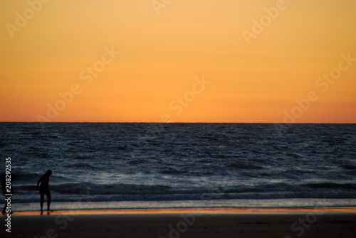 ATARDECER EN LA PLAYA