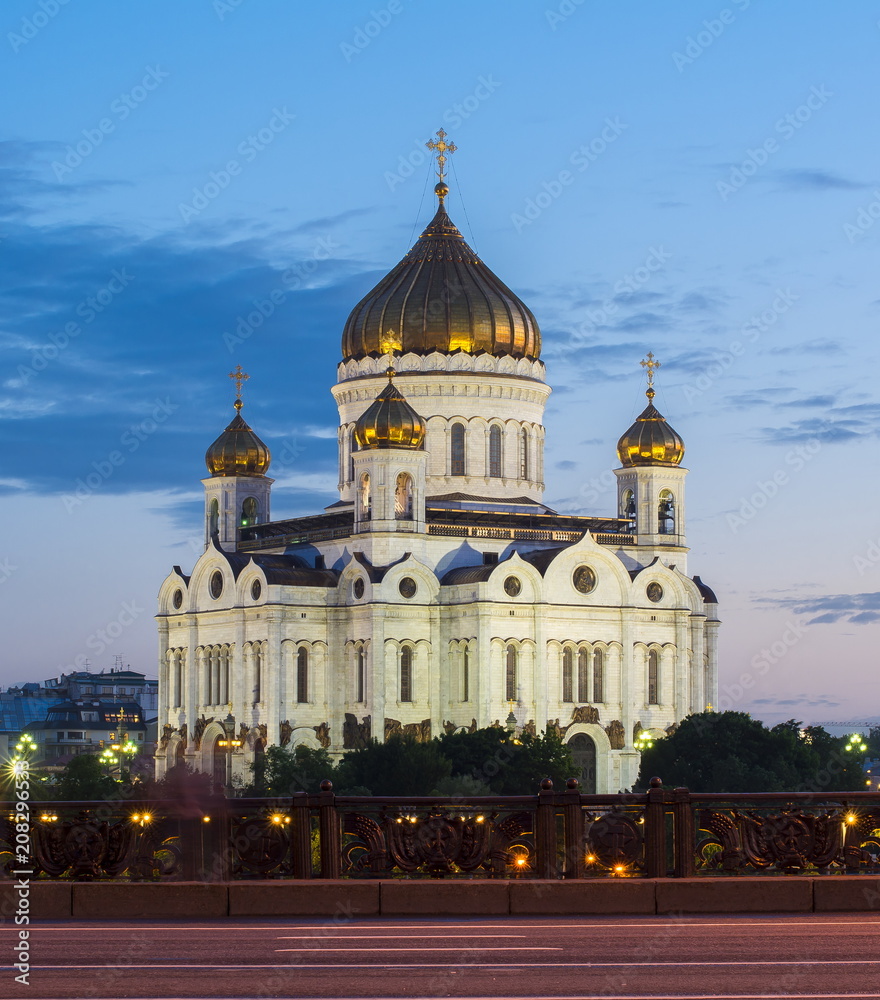 Cathedral of Christ the Savior (Khram Khrista Spasitelya) at sunset, Moscow, Russia