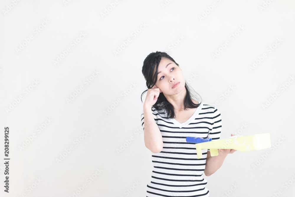 ペンキ塗り・女性 ペンキ塗り・女性