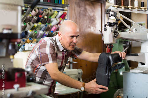 specialist stitching shoes