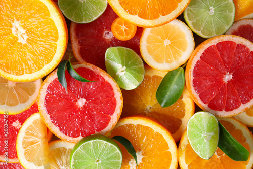 Valokuva Slices of fresh citrus fruits as background