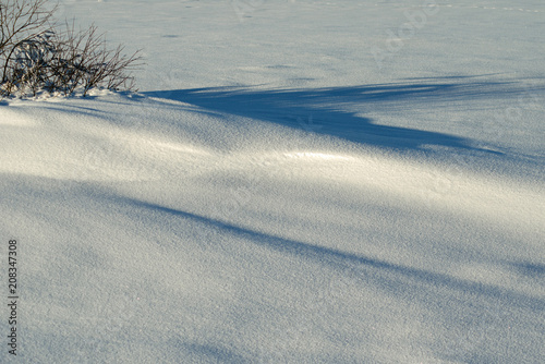 Schattenspiel auf Pulverschnee