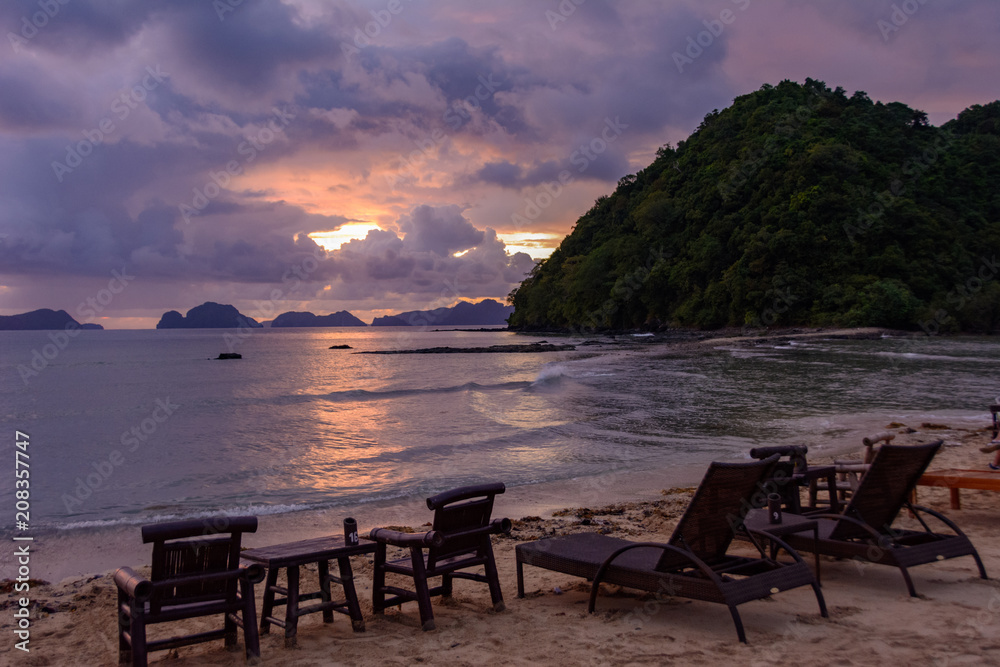 Meeting the sunset on the Las Cabanas beach - El Nido Palawan, Philippines Meeting the sunset on the Las Cabanas beach - El Nido Palawan, Philippines